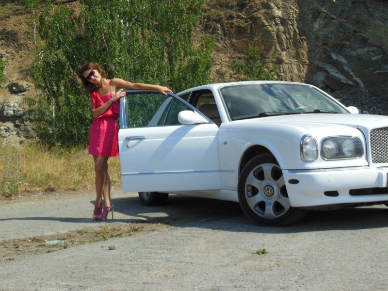 Bentley и девушка