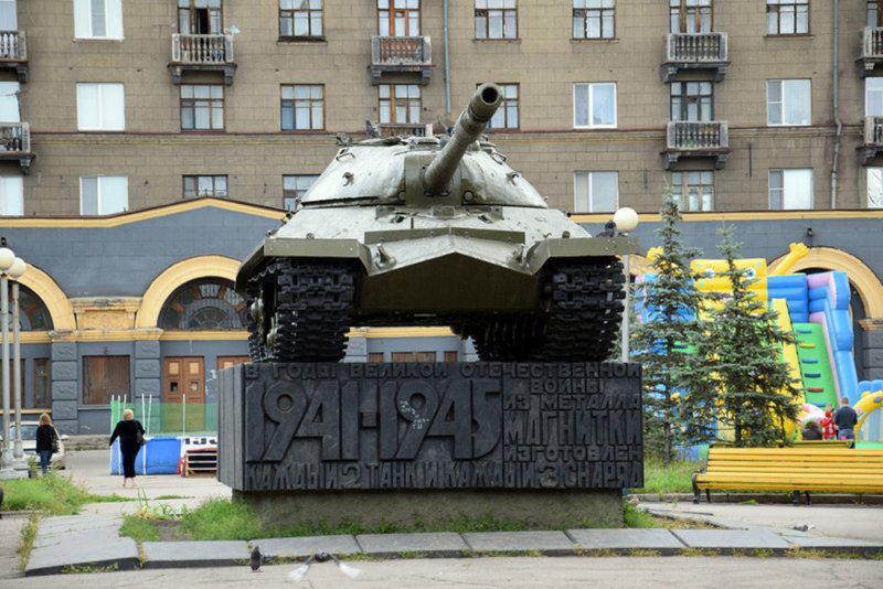 Памятник танк в Магнитогорске