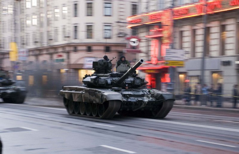 Танк т-90 в Москве