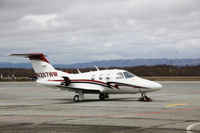 Американские самолёты малой авиации Eclipse 550