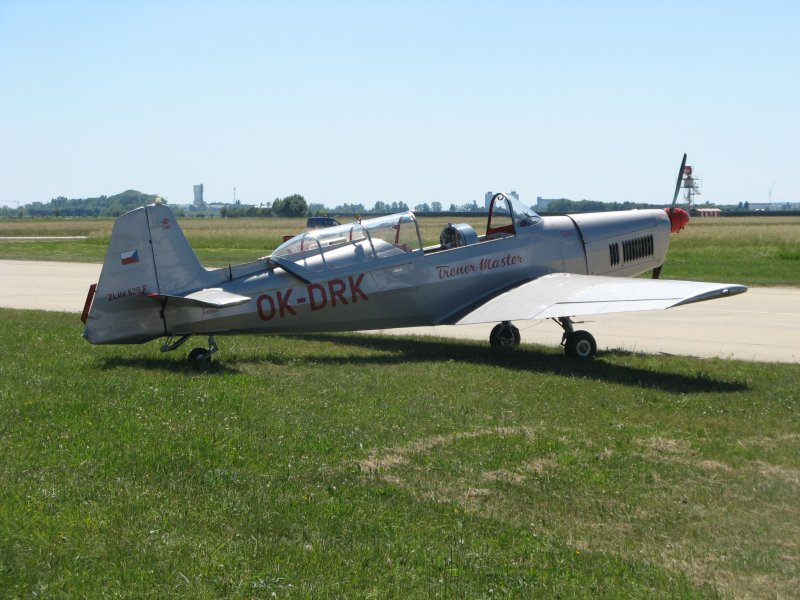 Самолет Zlin 142