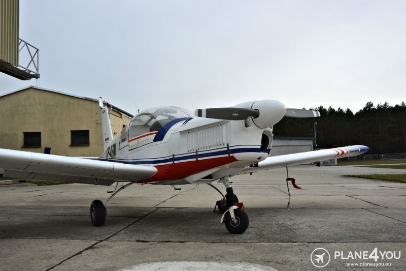Самолет Zlin 142
