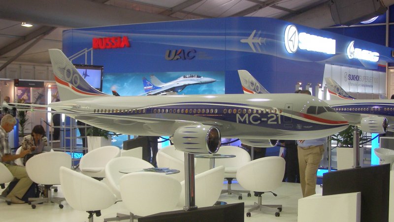Модель самолёта Иркут МС 21