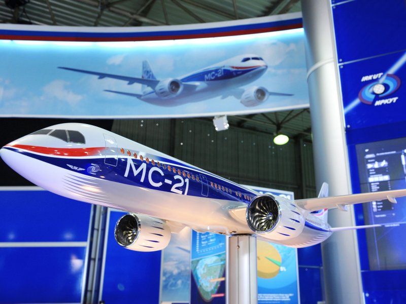 МС-21 пассажирская дверь