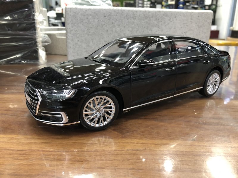 Легковой автомобиль Welly Audi q7
