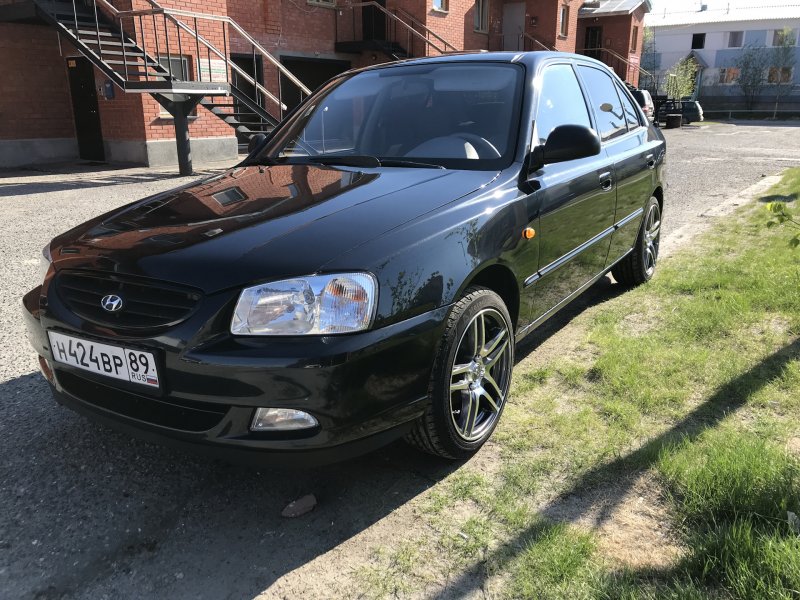 Hyundai Accent черный
