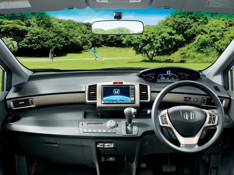 Honda freed Spike Hybrid