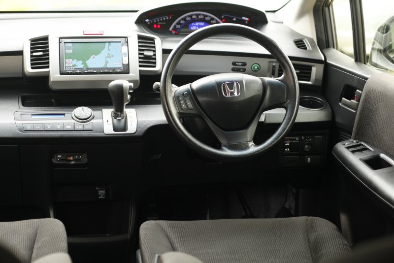 Honda freed Spike 2016