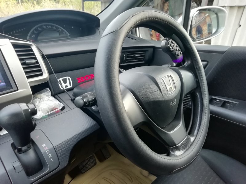 Honda Фрид Спайк салон