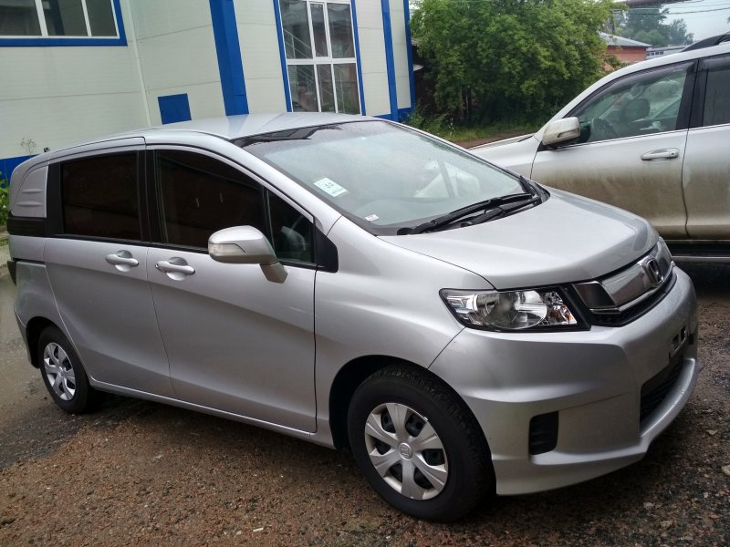 Honda Фрид Спайк 2014