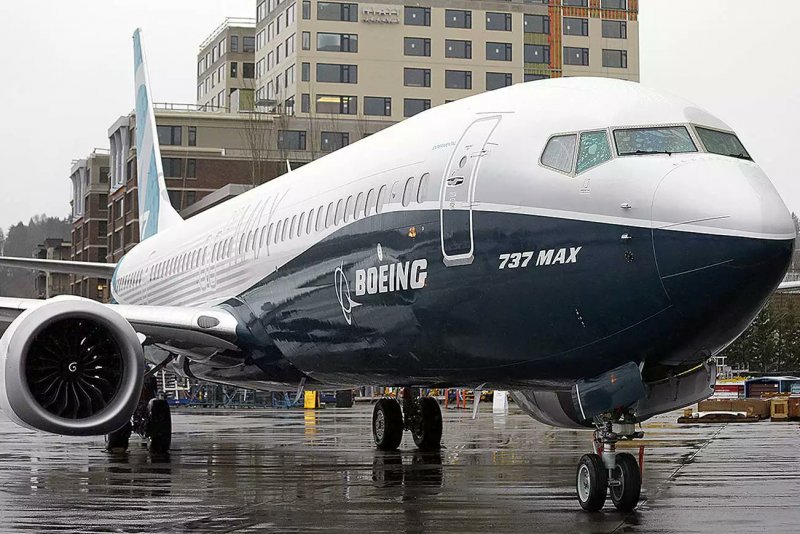 737 Мах 10