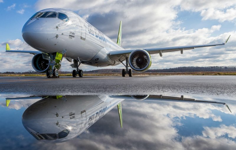 Bombardier cs300 Business Jet