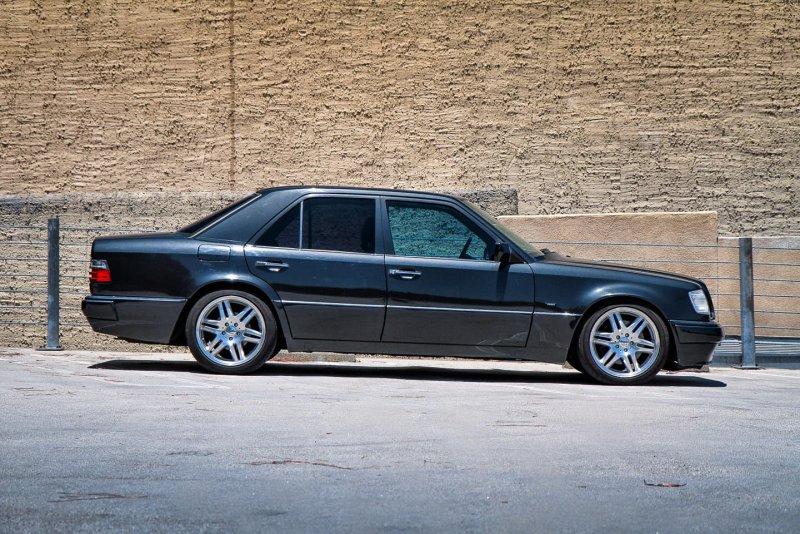 Мерседес Бенц w124 e500