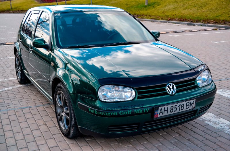 Volkswagen Golf 4 зеленый заводской