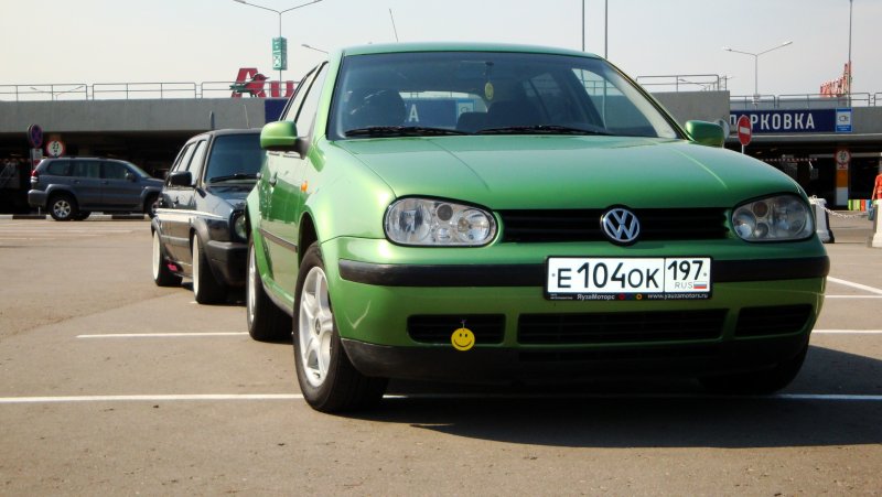 Volkswagen Сирокко зеленый
