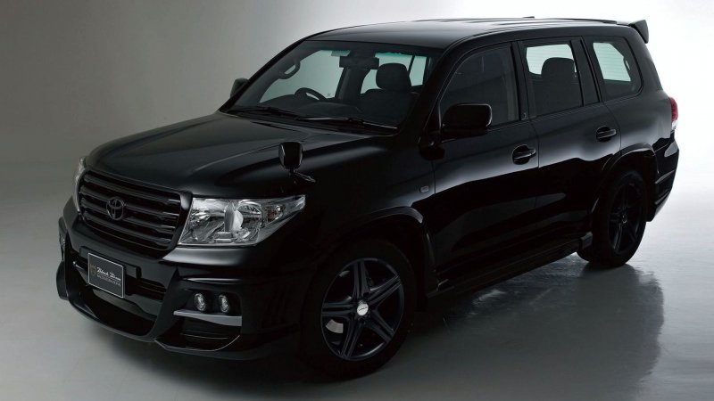 Toyota Land Cruiser 200 Tuning белый