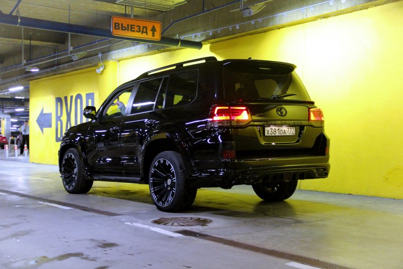 Land Cruiser 200 Tuning Black