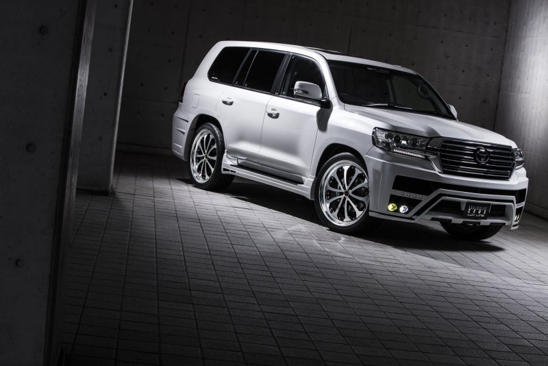 Toyota Land Cruiser 200 Tuning Land