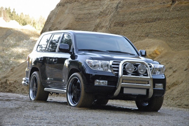 Toyota Land Cruiser 200 Black