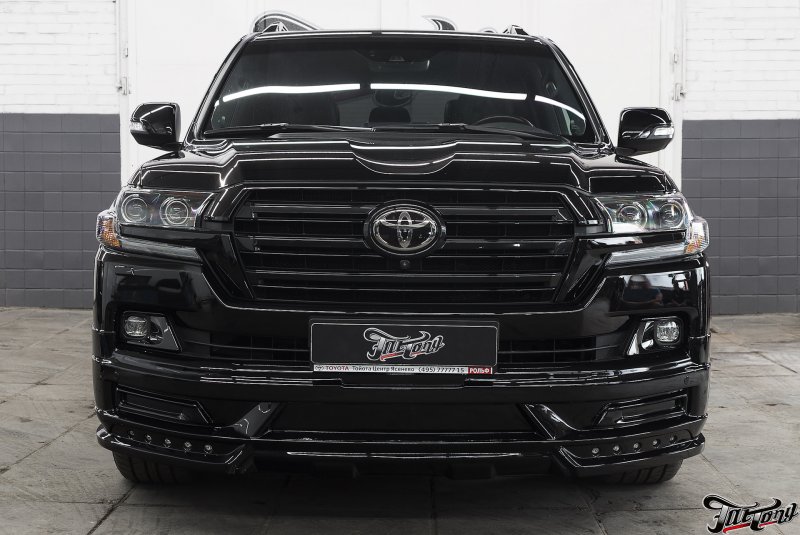 Toyota Land Cruiser 200 Black Tuning