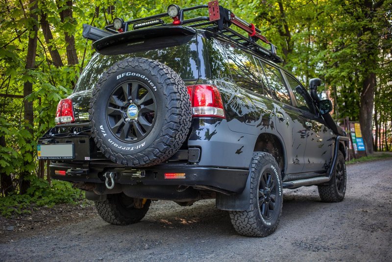 Toyota Land Cruiser 200 Wald Black Bison