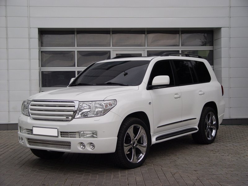 Toyota Land Cruiser 200 Black Bison