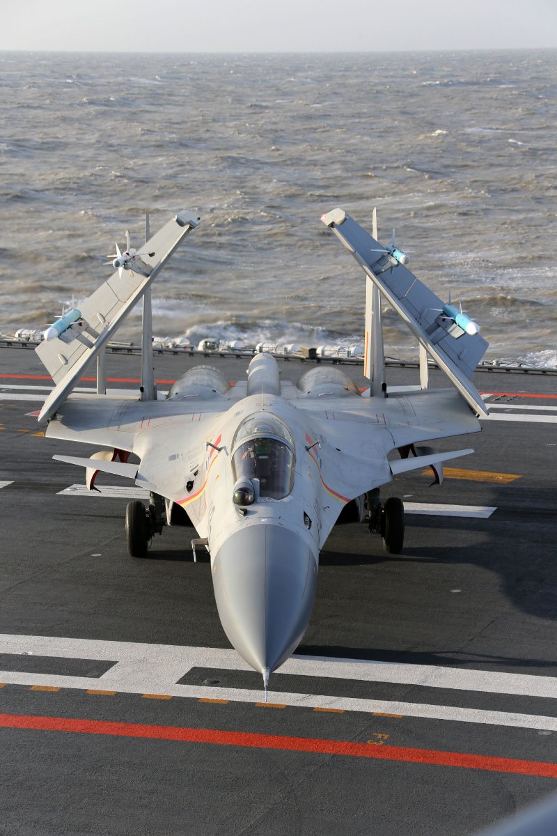 Китайский палубный истребитель j-15