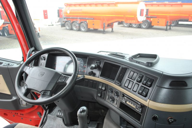 Седельный тягач Volvo fh12 салон