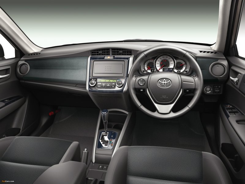Toyota Corolla Fielder 2014 салон