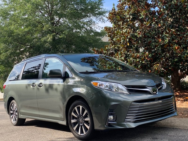 Toyota минивэн Sienna