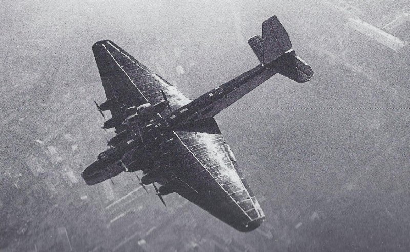 Самолет ант-20 Максим Горький