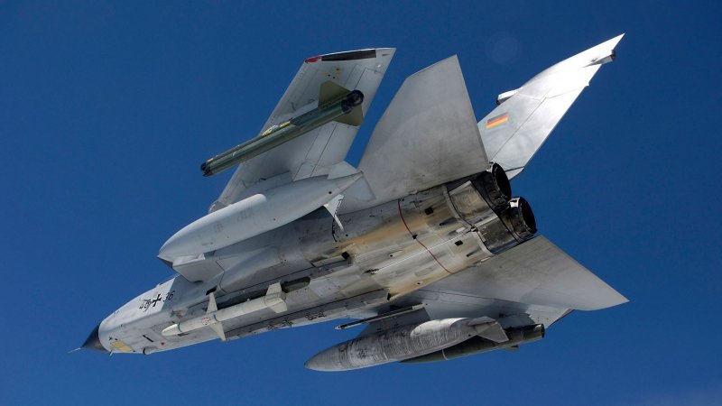 F 4 Торнадо самолет
