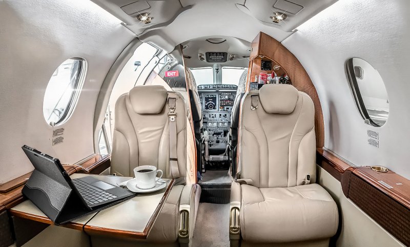 Beech 390 Premier 1a салон