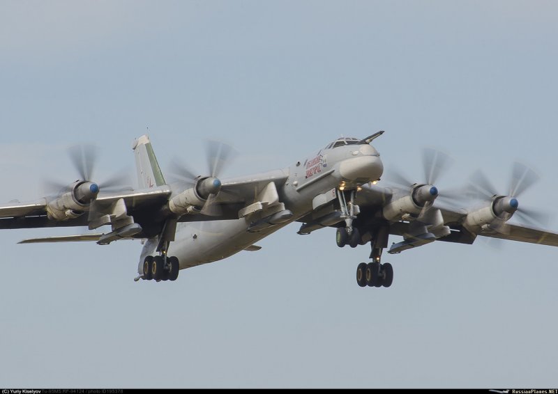 Стратегический бомбардировщик ту-95мс