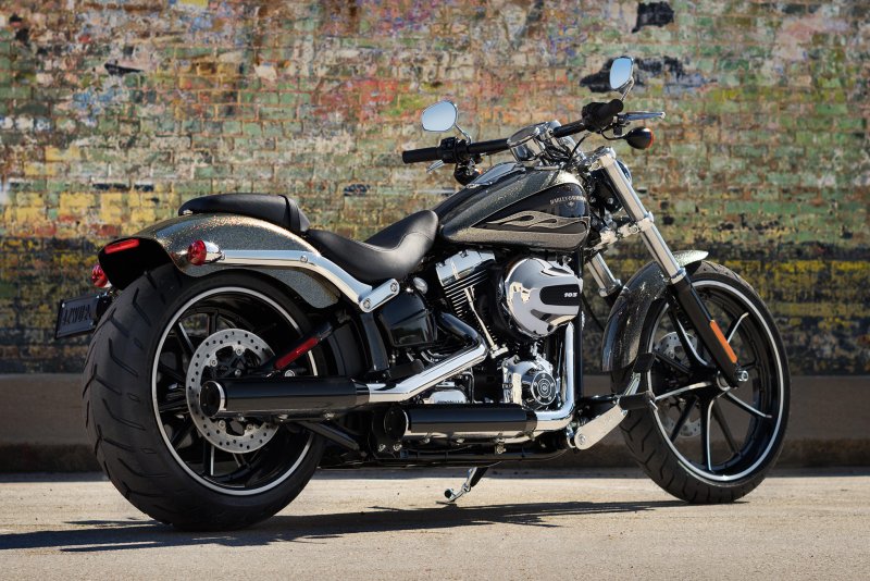 Мотоцикл Harley Davidson Breakout