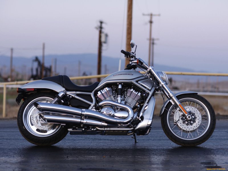 Harley Davidson v Rod 2010