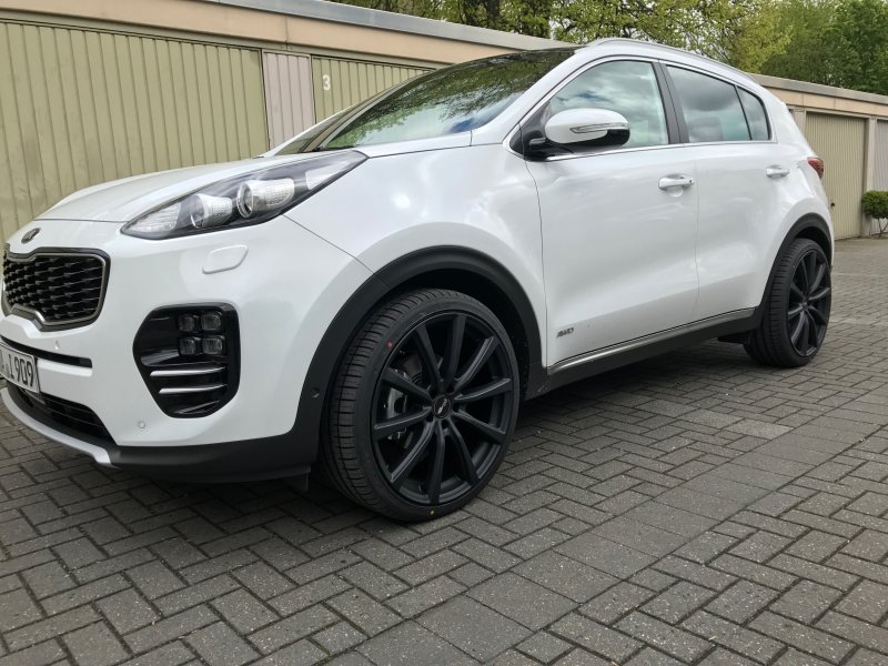 Kia Sportage 4 черные диски