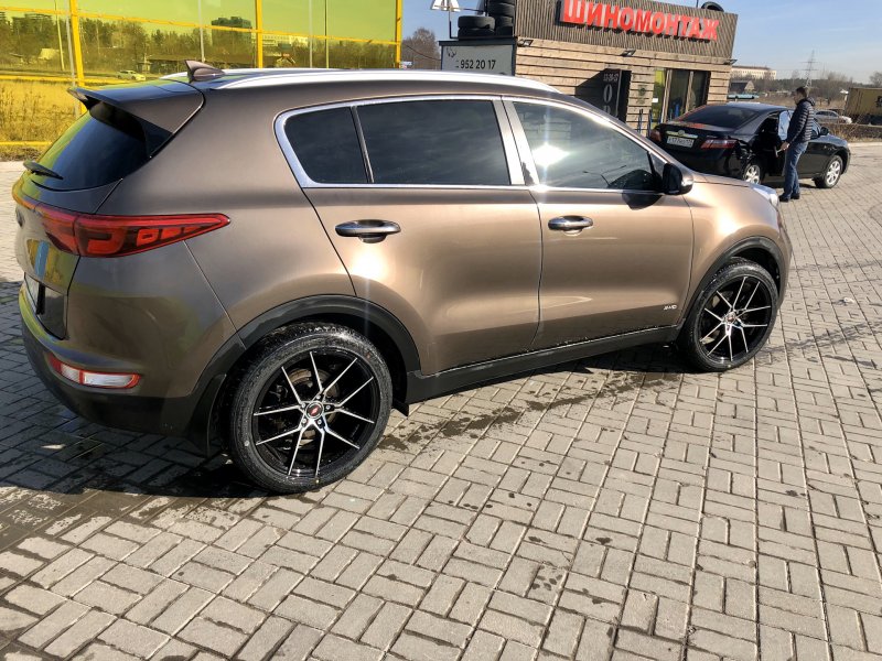 R18 Kia Sportage 4