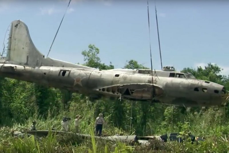 Военный самолет призрак
