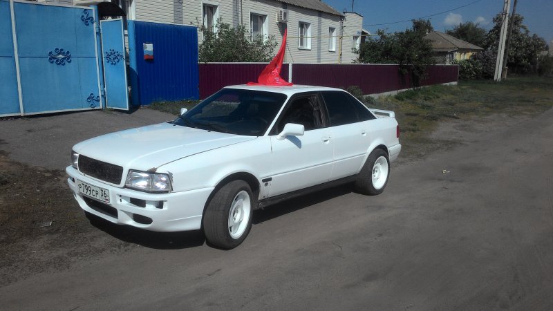 Ауди 80 б4 белого цвета