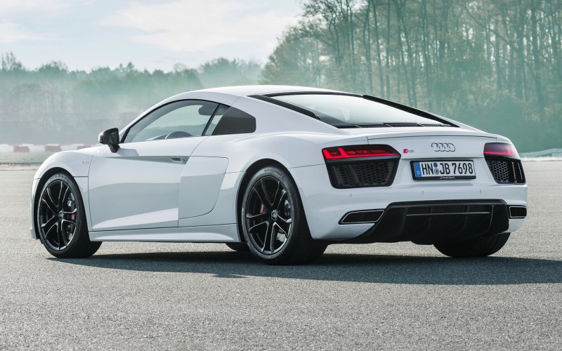 Audi r8 gt черная
