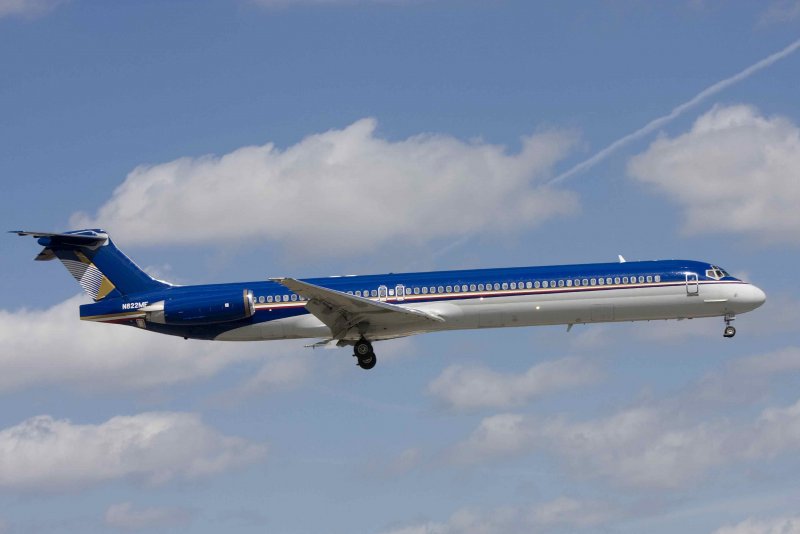 Douglas MD-80