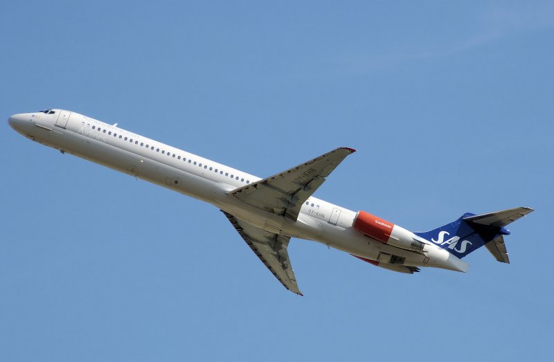 Авиалайнер MD-80 SAS