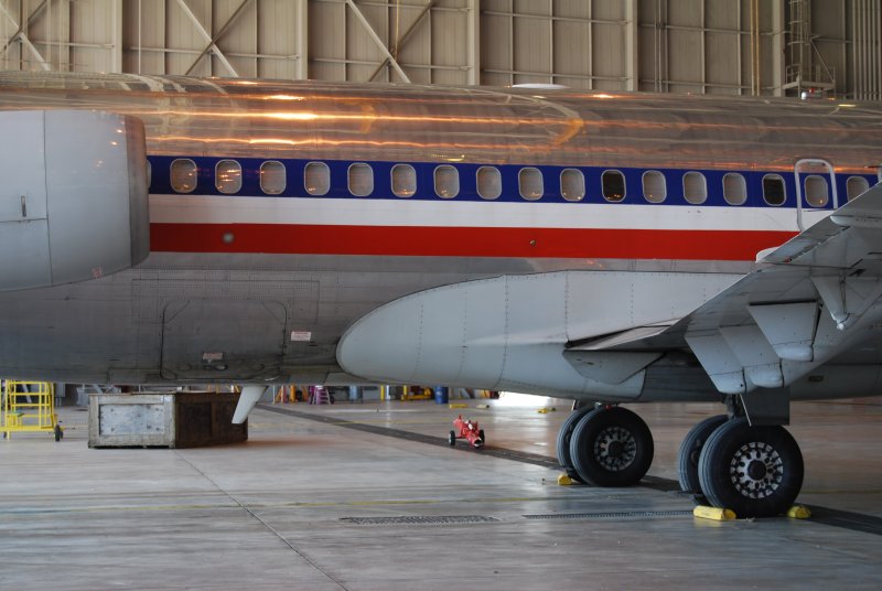 MD 80 hard landing