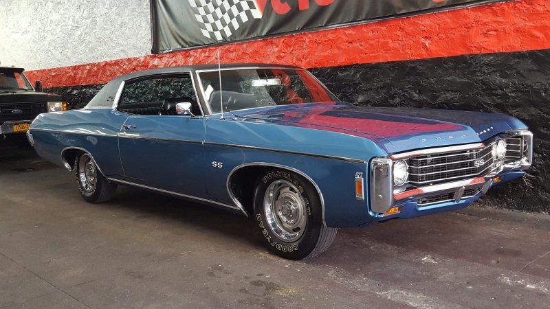 Chevrolet Impala красно-чёрная 1969
