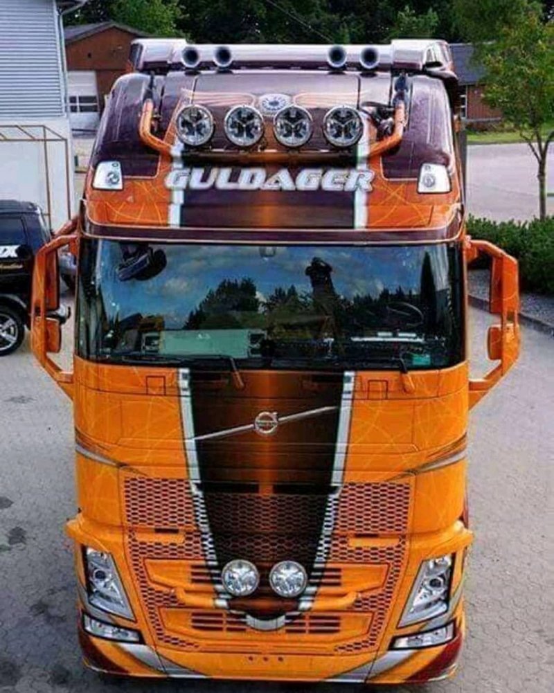 Грузовик Volvo Viking красивый