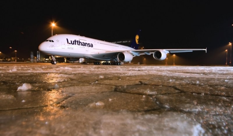 Airbus 380 ночью