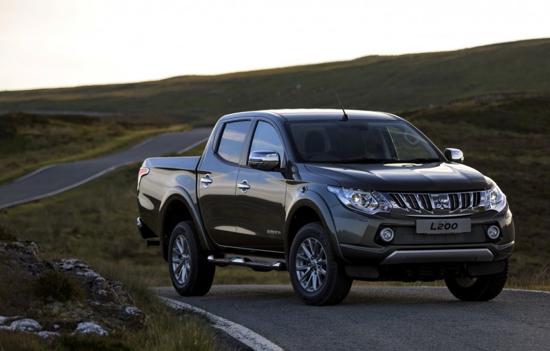 Mitsubishi l200 2015