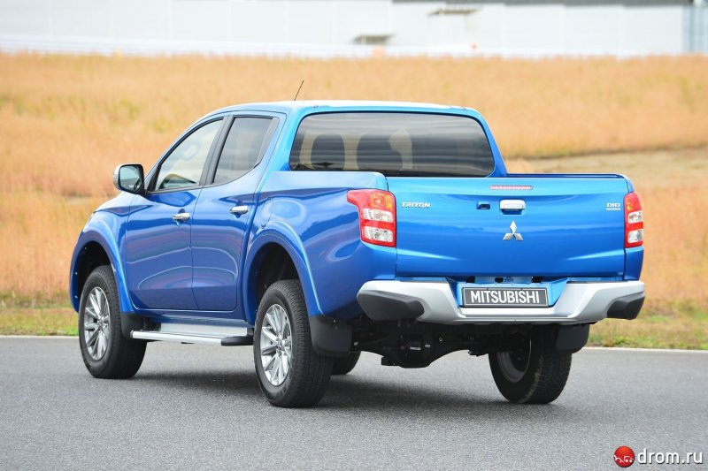 Mitsubishi l200 2015