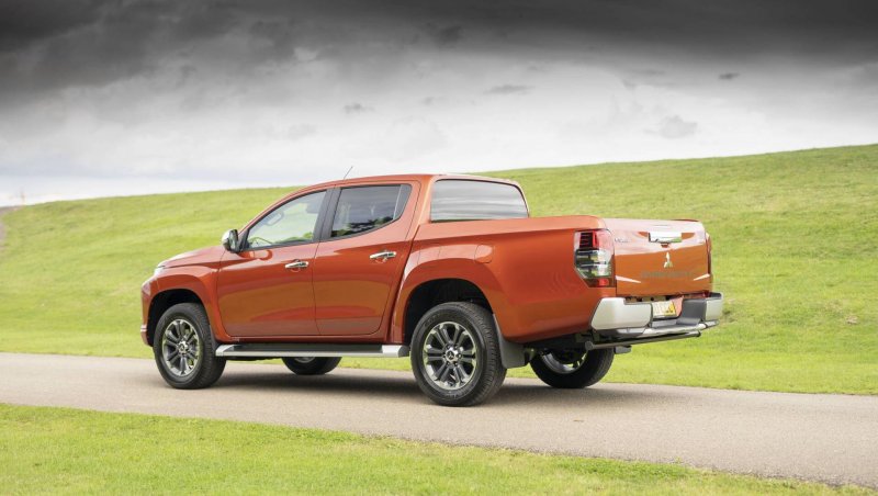 Mitsubishi l200 IV